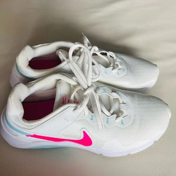 Nike Legend Essential 2 - Picture 3 of 8